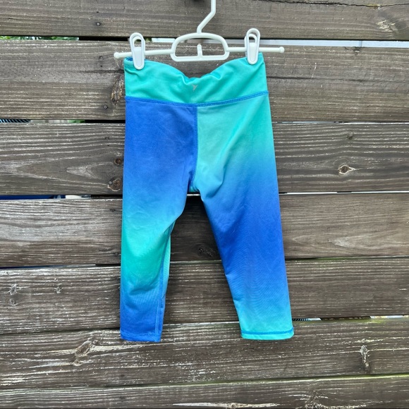 Ombré Workout Outfit - Picture 6 of 6